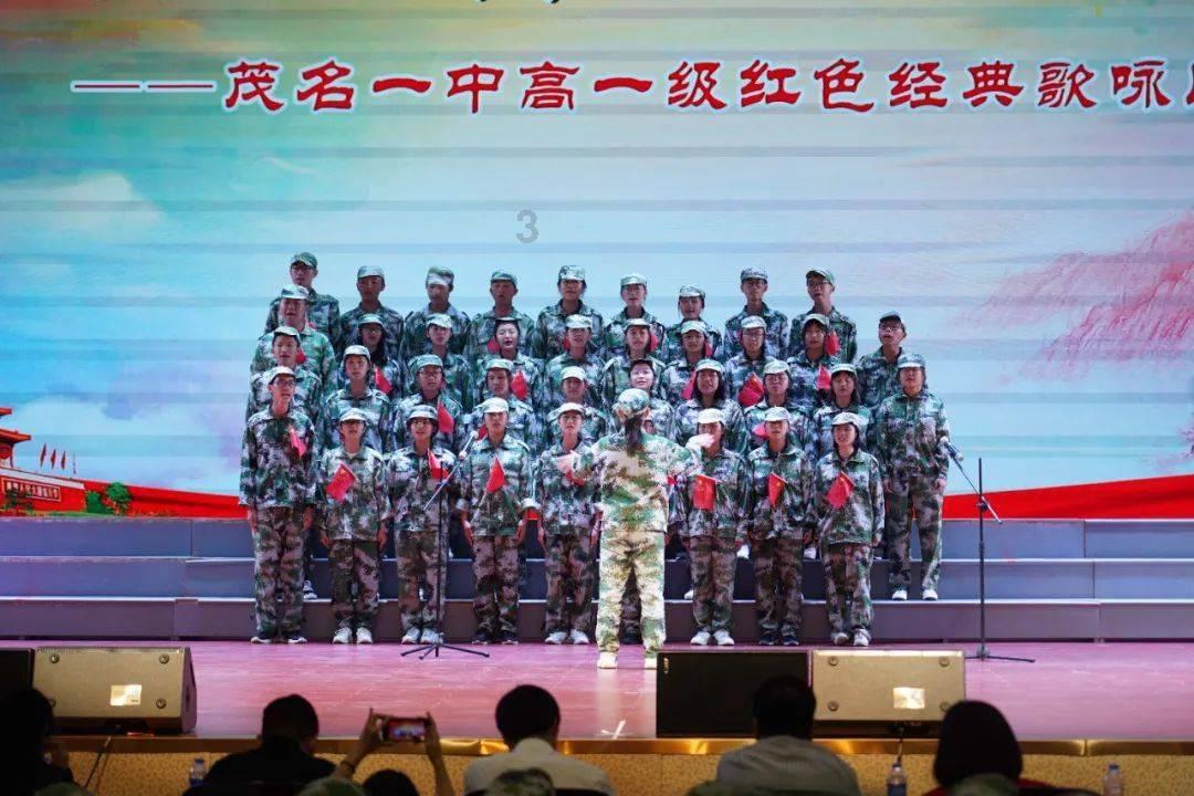 豆娃踢足球